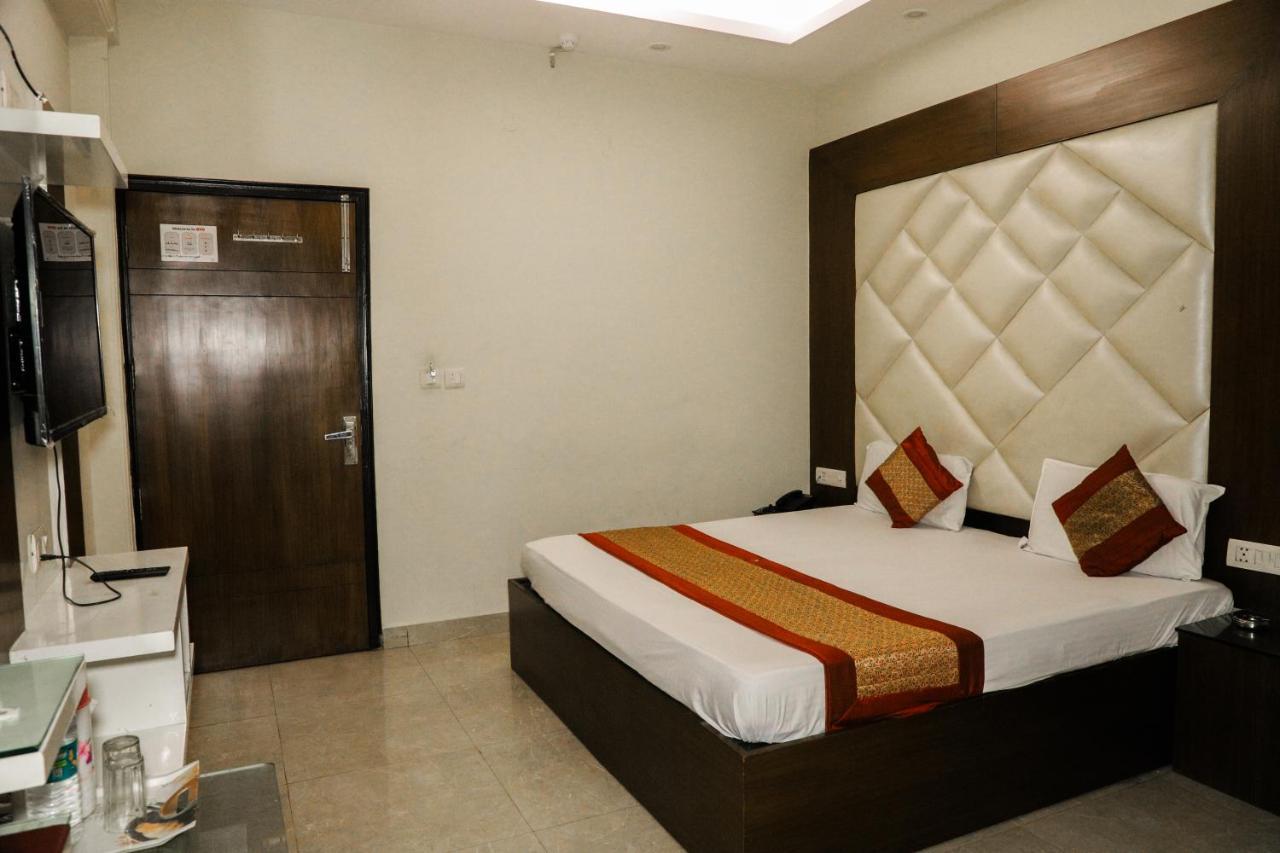 Hotel Centra Inn New Delhi Exterior photo